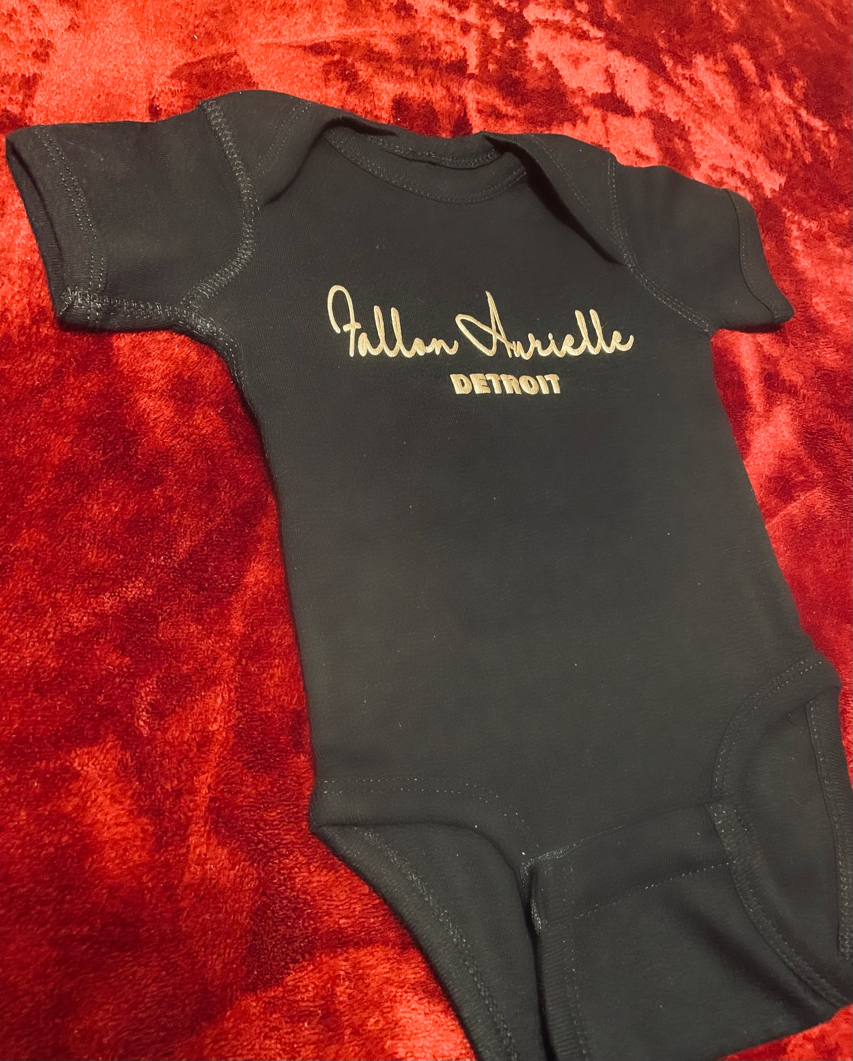 Fallon Aurielle Baby Unisex Signature Detroit Rep Yo Set Onesie (Black & Gold)